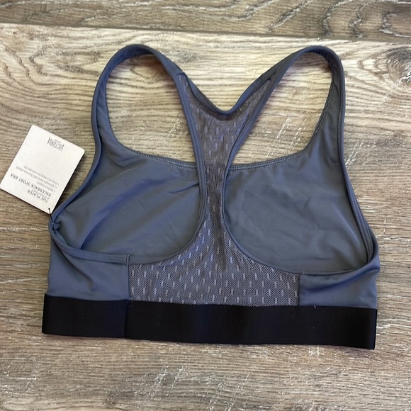 Victoria’s Secret sports bra NWT Size S - Picture 2 of 2